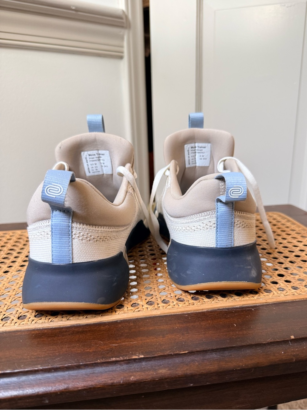 While On Earth Move Trainer Women’s 8 View 3